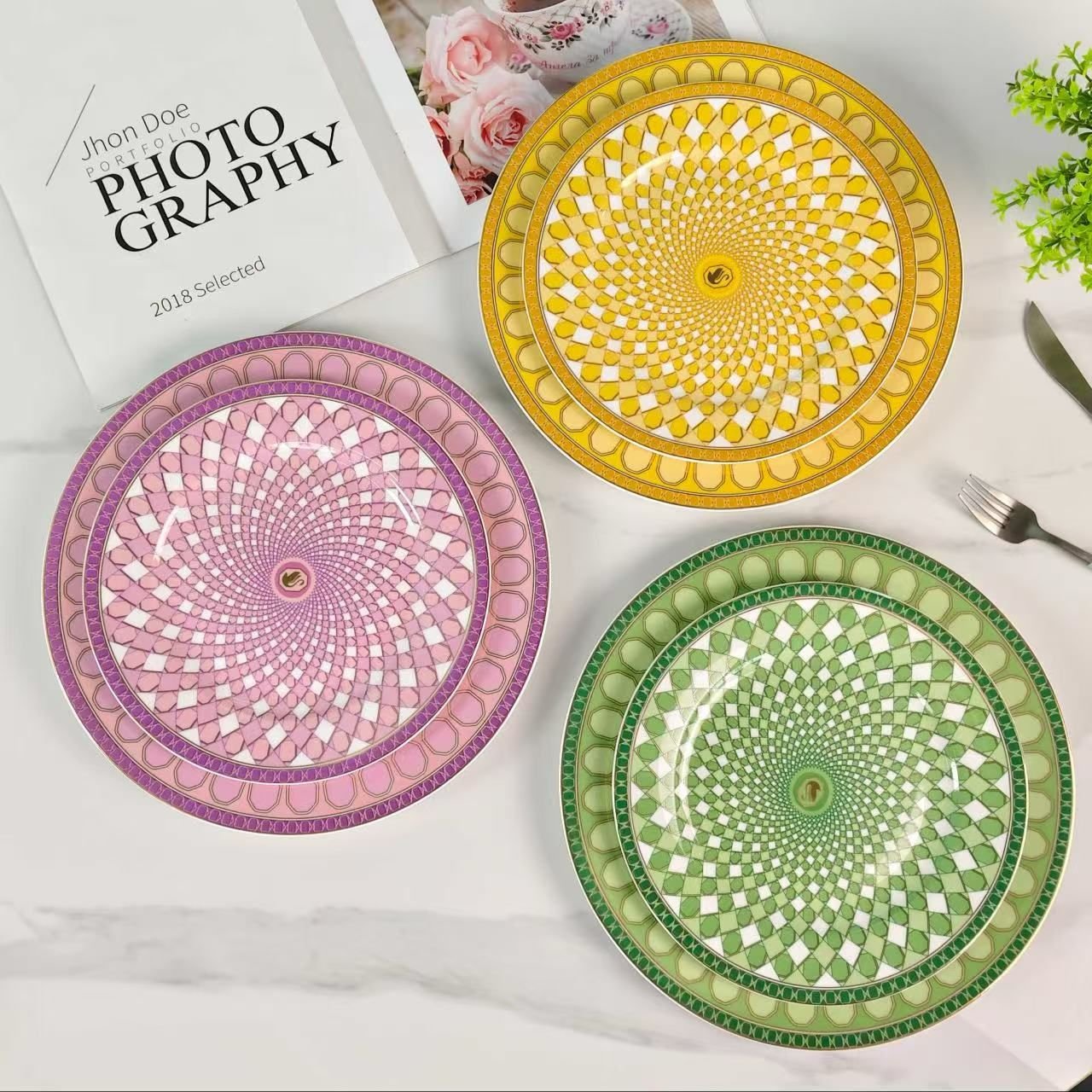 Swarovski Signum plate set of two paltes 8 and 10 inches, Multicolored